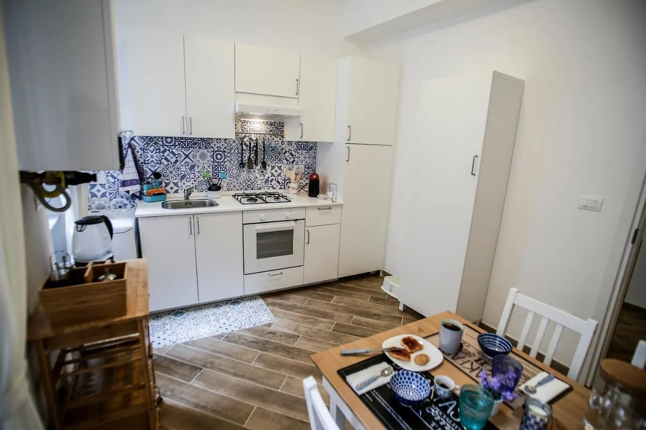 Apartment Vivi Nel Cuore Del Centro Storico Di Genova Italy