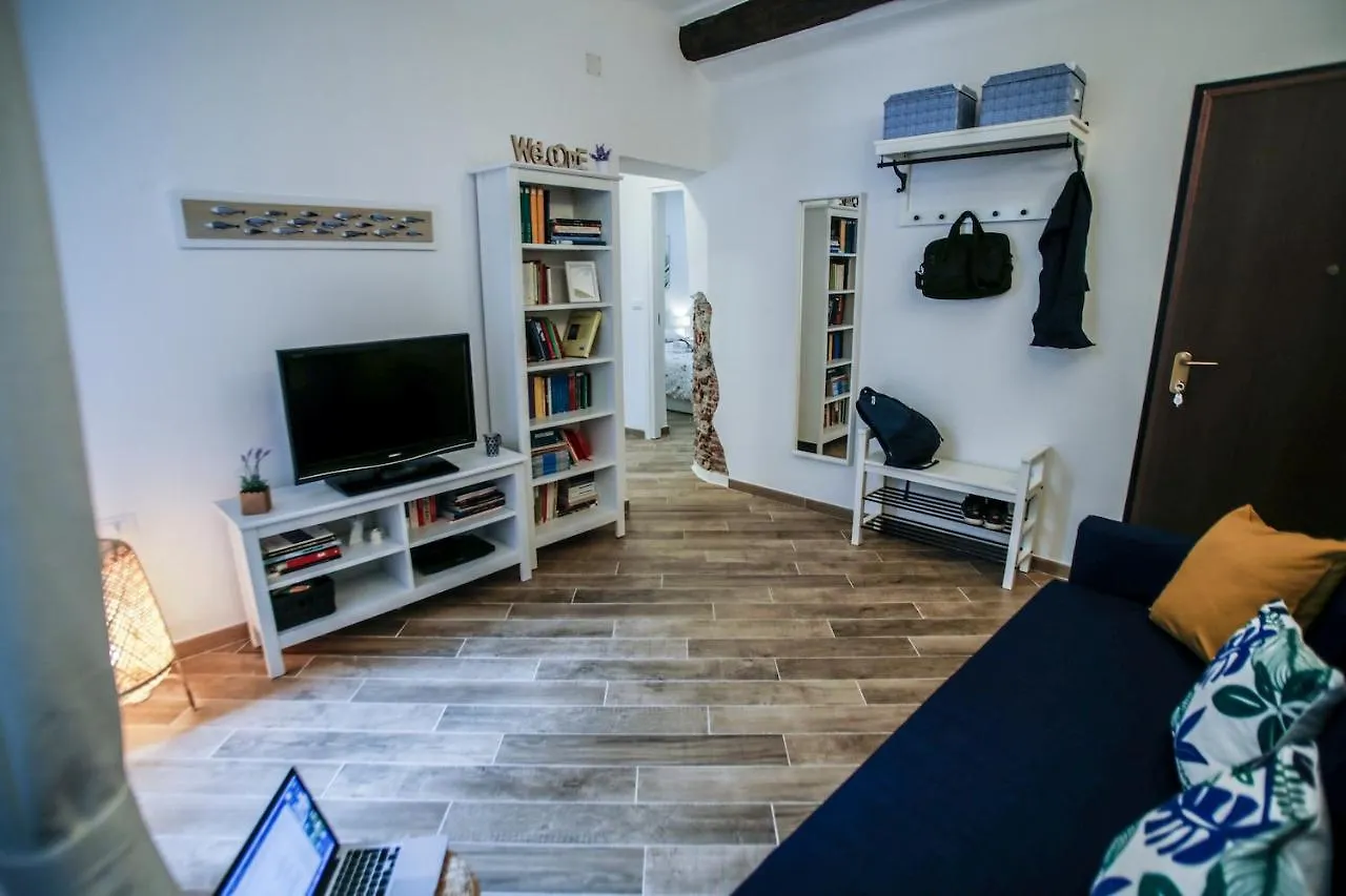 Apartment Vivi Nel Cuore Del Centro Storico Di Genova Italy